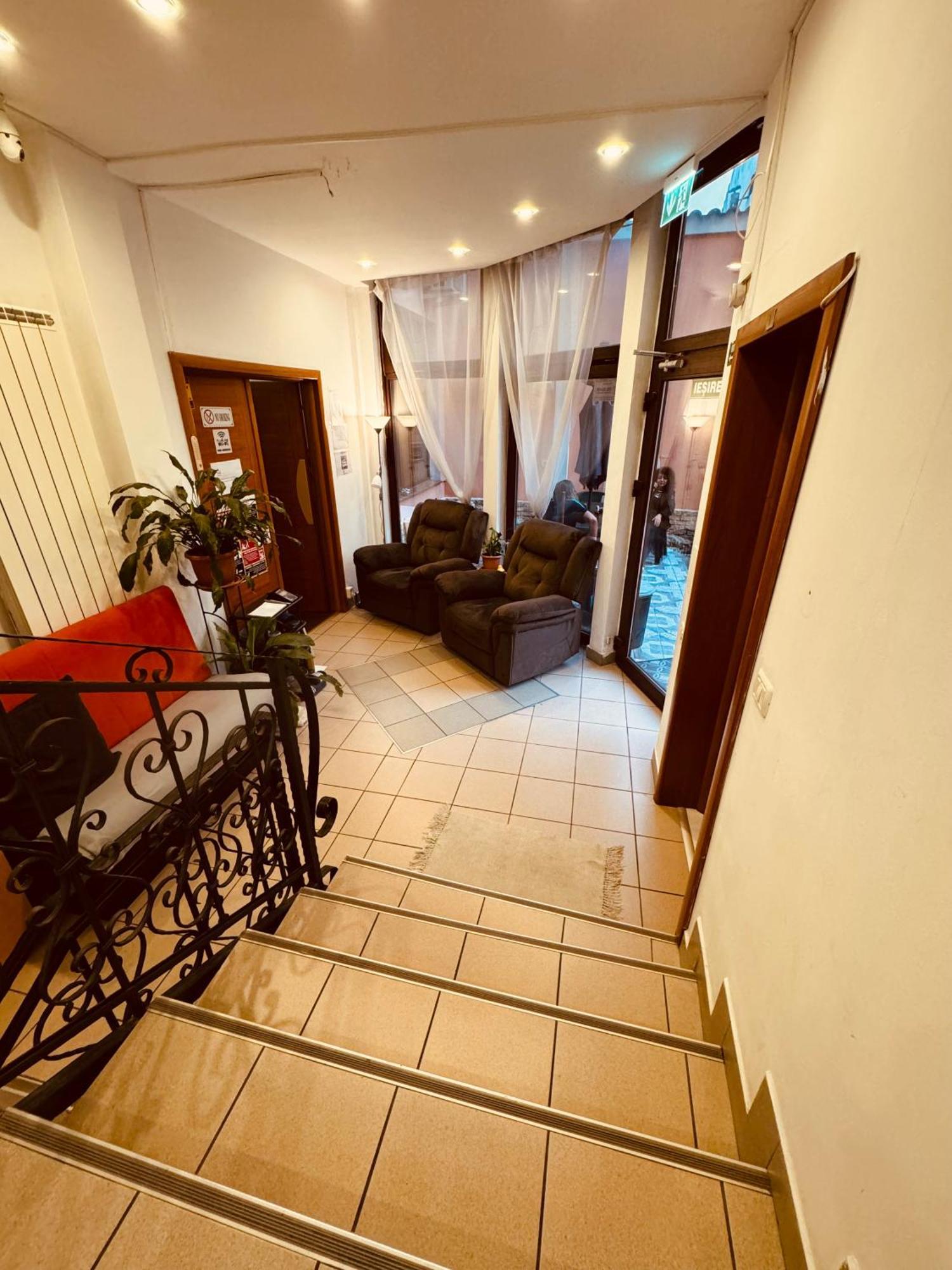 Central Hostel Partener Oradea Extérieur photo