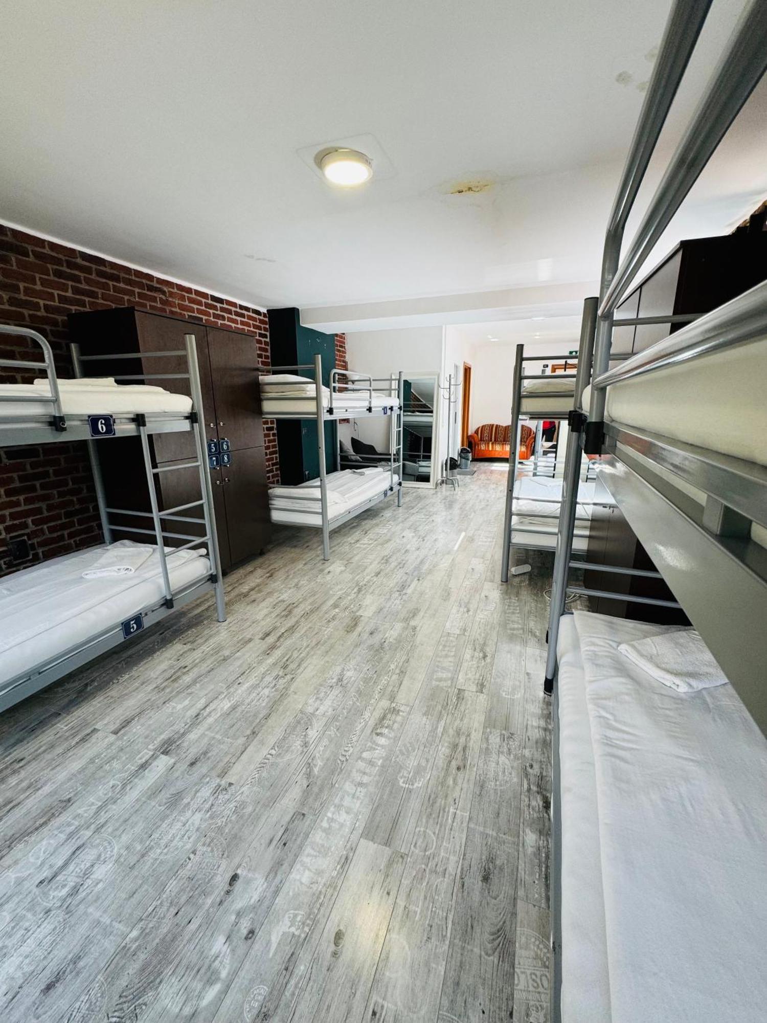 Central Hostel Partener Oradea Extérieur photo