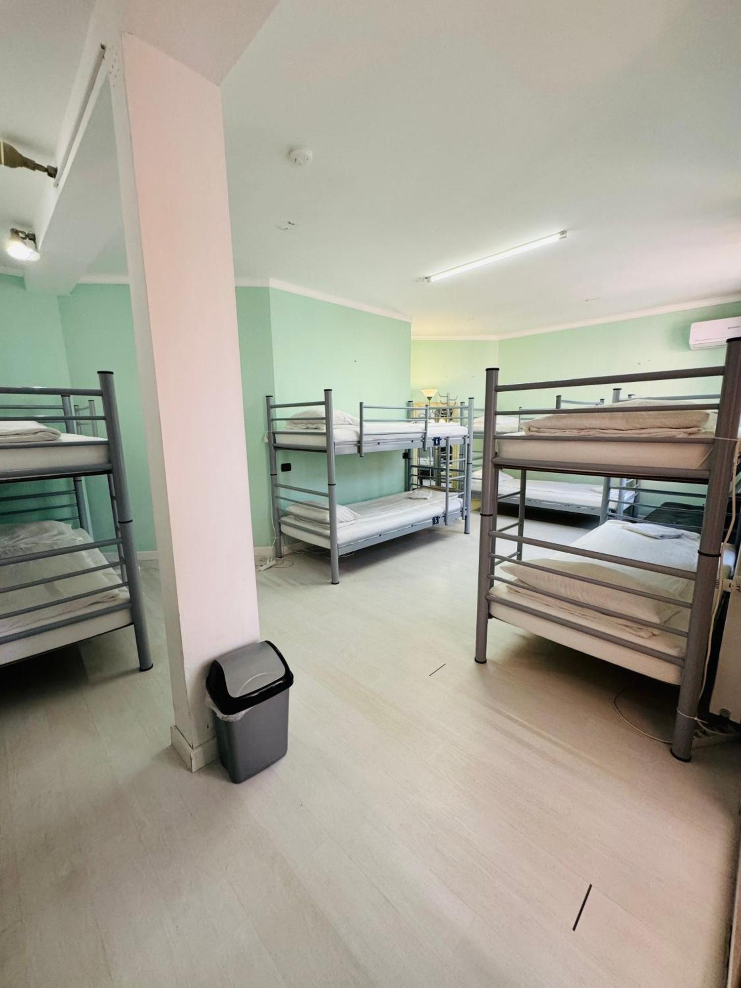 Central Hostel Partener Oradea Extérieur photo